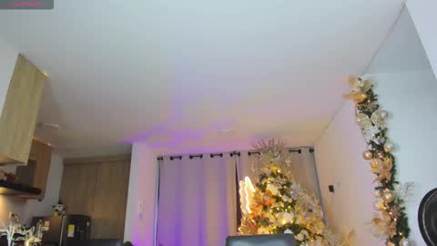 A L E J A N D R A online show from December 21, 11:06 am