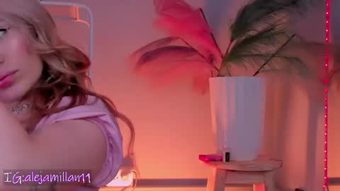 Snapshot of alejamillan1 chatting on June 25, 4:12 am night GTM -5 online show from June 25, 4:12 am