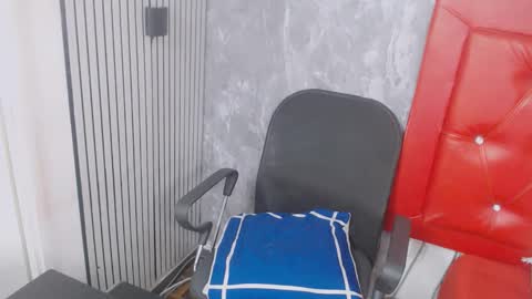 Snapshot of alejandra__hills chatting on March 19, 2:59 am online show from March 19, 2:59 am