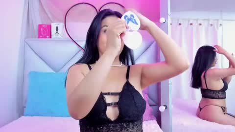 Snapshot of alejandra_lee19 chatting on May 28, 2:31 am alejandra_lee19 online show from May 28, 2:31 am