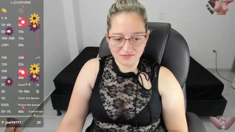 Snapshot of alejandra_milf_ chatting on February 24, 12:09 am alejandra online show from February 24, 12:09 am