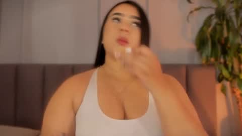 Snapshot of alejandrarojas_ chatting on June 23, 8:07 pm Alejandra online show from June 23, 8:07 pm
