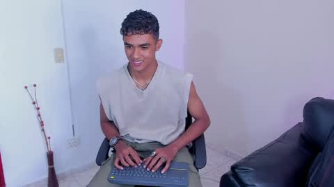 Snapshot of alejandro_williams chatting on May 13, 10:27 pm Alejandro williams online show from May 13, 10:27 pm