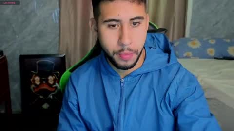 Snapshot of alejandrojf_00 chatting on May 17, 9:33 pm Daiki jack online show from May 17, 9:33 pm
