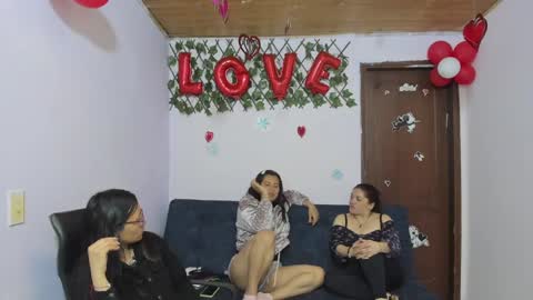 zoe and Kataleya online show from February 25, 3:27 pm