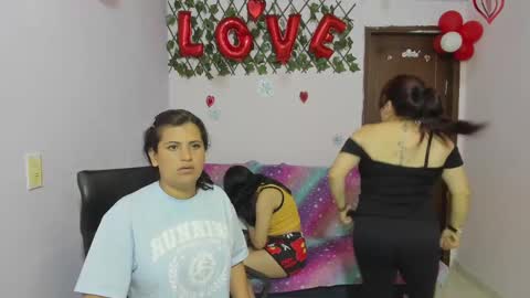 zoe and Kataleya online show from March 4, 3:37 pm