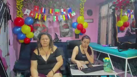 Snapshot of alejita_smithh chatting on June 16, 1:36 pm zoe and Kataleya online show from June 16, 1:36 pm