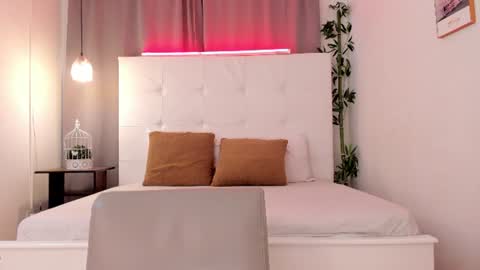 Snapshot of alejo_exotic chatting on June 15, 1:13 pm alejo_exotic online show from June 15, 1:13 pm
