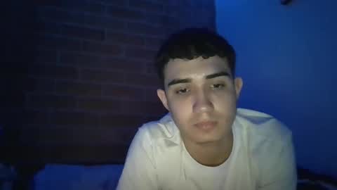 Snapshot of alejo_gray1 chatting on October 19, 11:05 pm alejo_gray1 online show from October 19, 11:05 pm