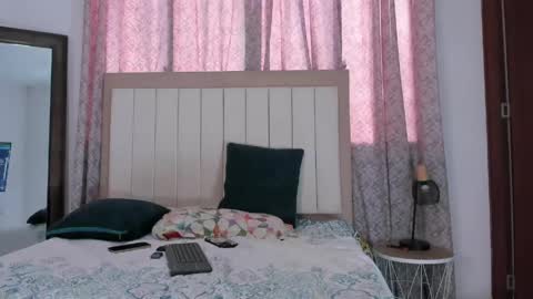 alejo_gray1 online show from April 9, 9:53 pm