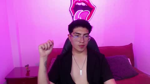 Snapshot of alejo_ross chatting on October 1, 2:39 am Alejo -w- online show from October 1, 2:39 am