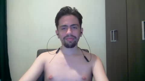 alejo_shy online show from December 10, 5:39 am