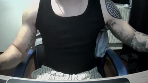 Snapshot of alejoduarte16 chatting on June 14, 4:20 pm alejoduarte16 online show from June 14, 4:20 pm