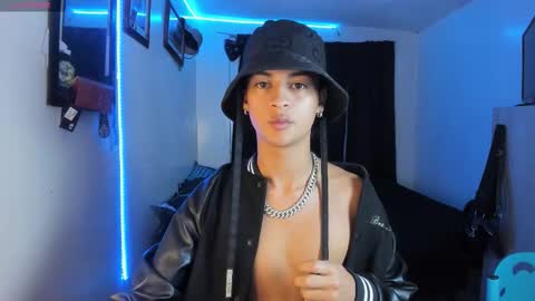 Snapshot of alejoo_storms chatting on October 16, 6:47 am alejo online show from October 16, 6:47 am