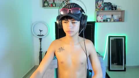 Snapshot of alejoo_storms chatting on November 19, 12:54 am alejo online show from November 19, 12:54 am