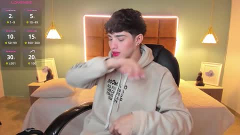 ALejoo Saenz online show from December 2, 12:16 am