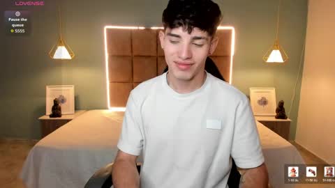 ALejoo Saenz online show from April 18, 5:55 am