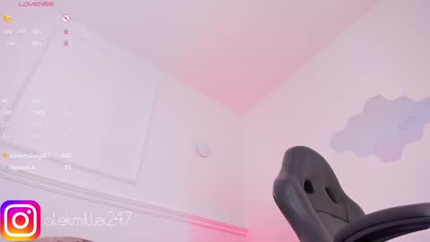 Snapshot of aleksandra_miller chatting on January 23, 3:11 pm Aleksandra online show from January 23, 3:11 pm