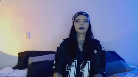 Snapshot of aleksanoir chatting on April 28, 9:53 pm AleksaNoir online show from April 28, 9:53 pm