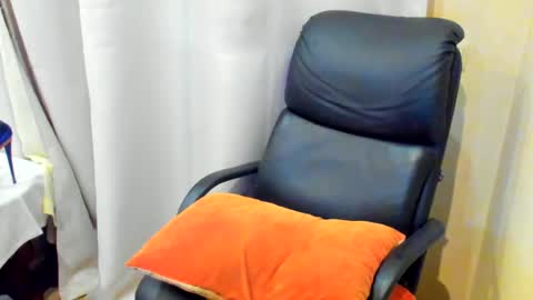 Snapshot of alenablack chatting on June 17, 11:16 pm Luly online show from June 17, 11:16 pm