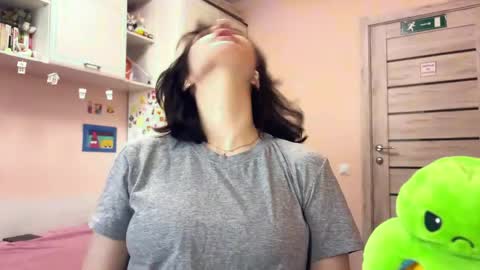 Nora online show from April 10, 2:55 pm