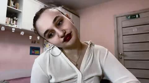 Nora online show from April 17, 3:15 pm