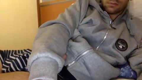 Snapshot of alesex90 chatting on April 30, 9:04 am alesex90 online show from April 30, 9:04 am