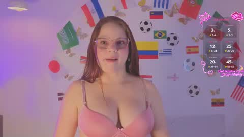 Snapshot of alesia_rose chatting on June 22, 7:33 pm Ambar online show from June 22, 7:33 pm