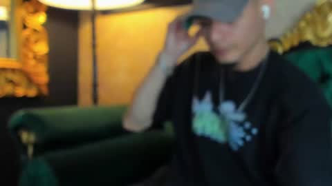 Snapshot of aless_king chatting on June 18, 11:53 pm Alessandro King online show from June 18, 11:53 pm