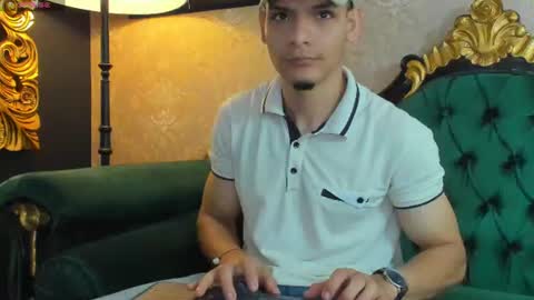 Snapshot of aless_king chatting on June 24, 10:42 pm Alessandro King online show from June 24, 10:42 pm