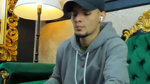 Snapshot of aless_king chatting on August 3, 10:46 pm Alessandro King online show from August 3, 10:46 pm