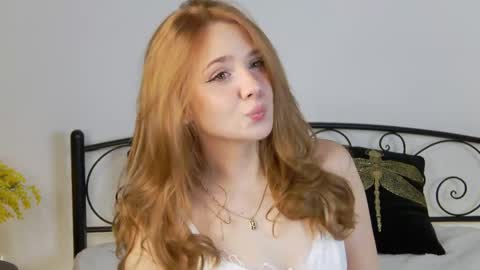 alessamay online show from April 15, 8:20 pm