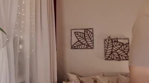 Snapshot of alessandra_foxy chatting on December 13, 6:16 pm Sandra online show from December 13, 6:16 pm