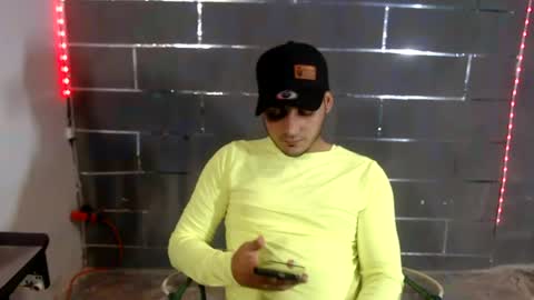 Snapshot of alessandrobooy chatting on June 22, 4:42 am alessandro online show from June 22, 4:42 am