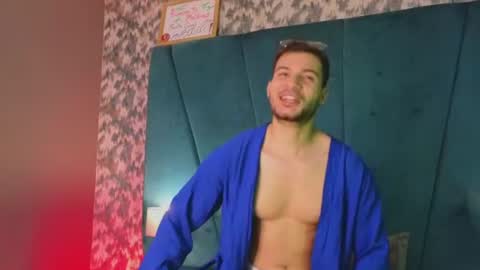 Snapshot of alessandromoretti_ chatting on July 28, 10:09 pm Alessandro online show from July 28, 10:09 pm