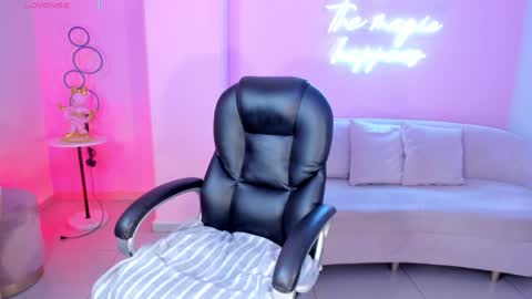 Snapshot of alessaromero chatting on February 4, 7:22 pm ALESSA ROMERO online show from February 4, 7:22 pm