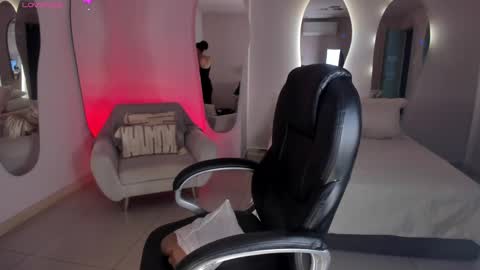 Snapshot of alessaromero chatting on February 20, 6:46 pm ALESSA ROMERO online show from February 20, 6:46 pm