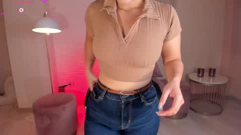 Snapshot of alessaromero chatting on March 2, 1:58 am ALESSA ROMERO online show from March 2, 1:58 am