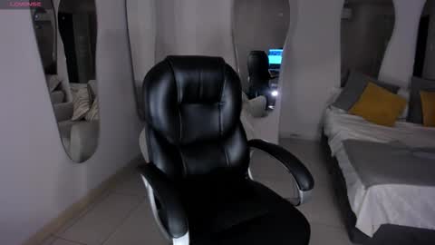 Snapshot of alessaromero chatting on September 14, 5:45 pm ALESSA ROMERO online show from September 14, 5:45 pm