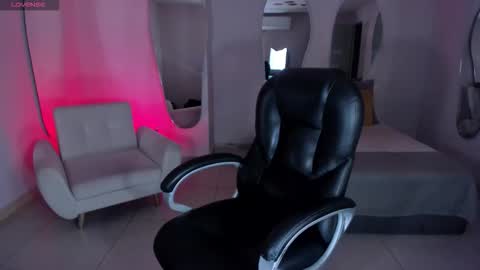 Snapshot of alessaromero chatting on November 14, 8:18 pm ALESSA ROMERO online show from November 14, 8:18 pm