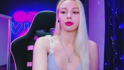 alessiacroft online show from February 10, 5:44 am