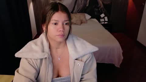 Snapshot of alessiamonroe_ chatting on February 24, 1:42 pm alessiamonroe_ online show from February 24, 1:42 pm