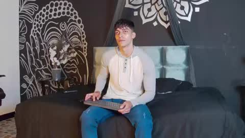 Snapshot of alessiovitale chatting on November 6, 12:06 pm Alessio online show from November 6, 12:06 pm