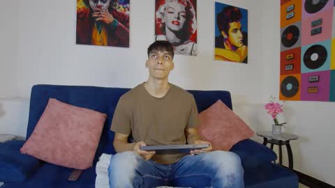 Snapshot of alessiovitale chatting on November 19, 12:16 pm Alessio online show from November 19, 12:16 pm