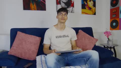 Snapshot of alessiovitale chatting on November 20, 12:16 pm Alessio online show from November 20, 12:16 pm