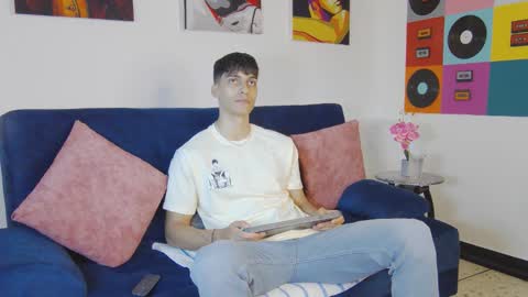 Snapshot of alessiovitale chatting on November 21, 12:15 pm Alessio online show from November 21, 12:15 pm