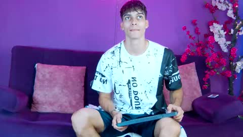 Snapshot of alessiovitale chatting on November 25, 12:16 pm Alessio online show from November 25, 12:16 pm