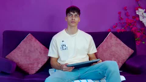 Snapshot of alessiovitale chatting on November 28, 12:19 pm Alessio online show from November 28, 12:19 pm