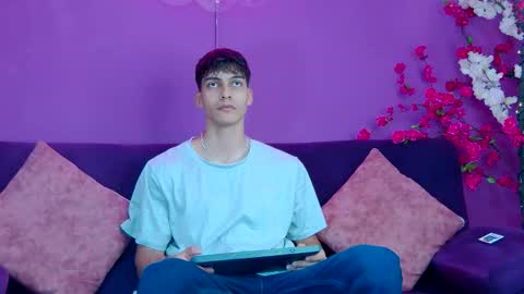 Snapshot of alessiovitale chatting on November 29, 12:08 pm Alessio online show from November 29, 12:08 pm