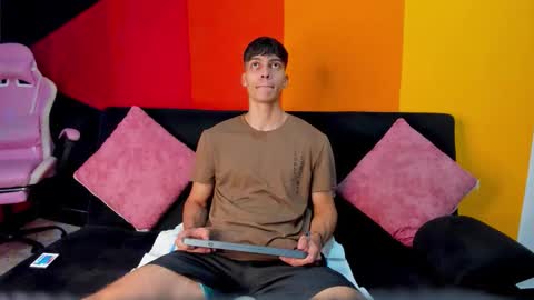 Snapshot of alessiovitale chatting on December 4, 12:03 pm Alessio online show from December 4, 12:03 pm